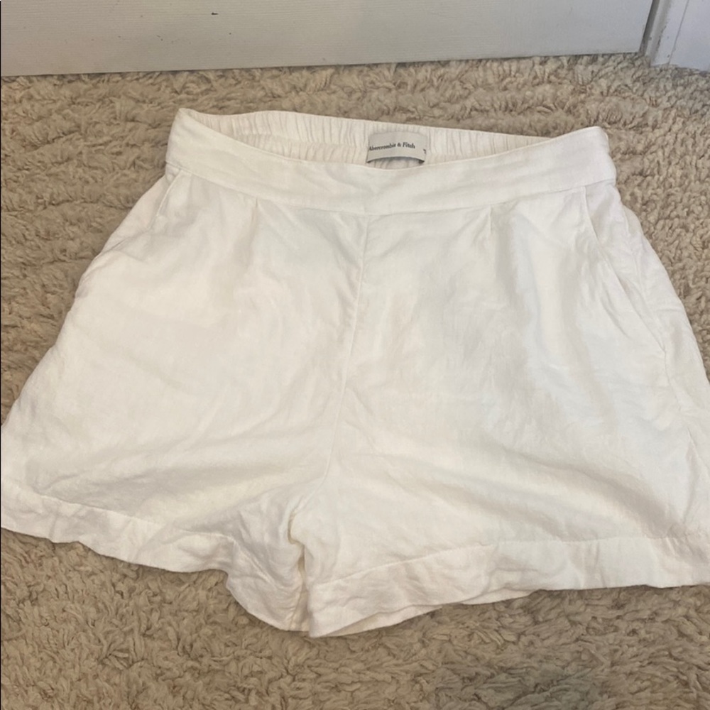 White linen Abercrombie shorts